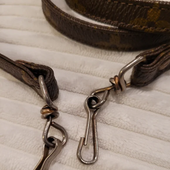 Louis Vuitton Monogram Strap - Picture 6 of 9